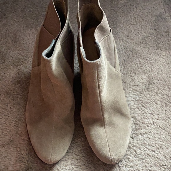 Never worn size 7.5 Tahari Boots - Picture 6 of 7